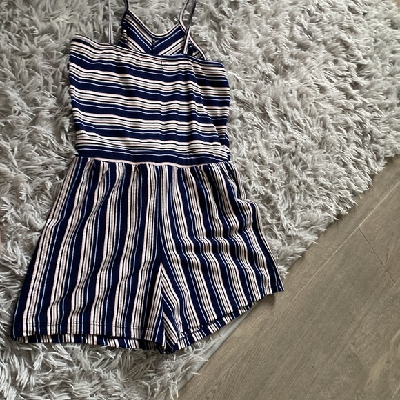 This is a romper. It is comfy. I am selling this outfit because it didn’t fit me - Picture 2 of 3